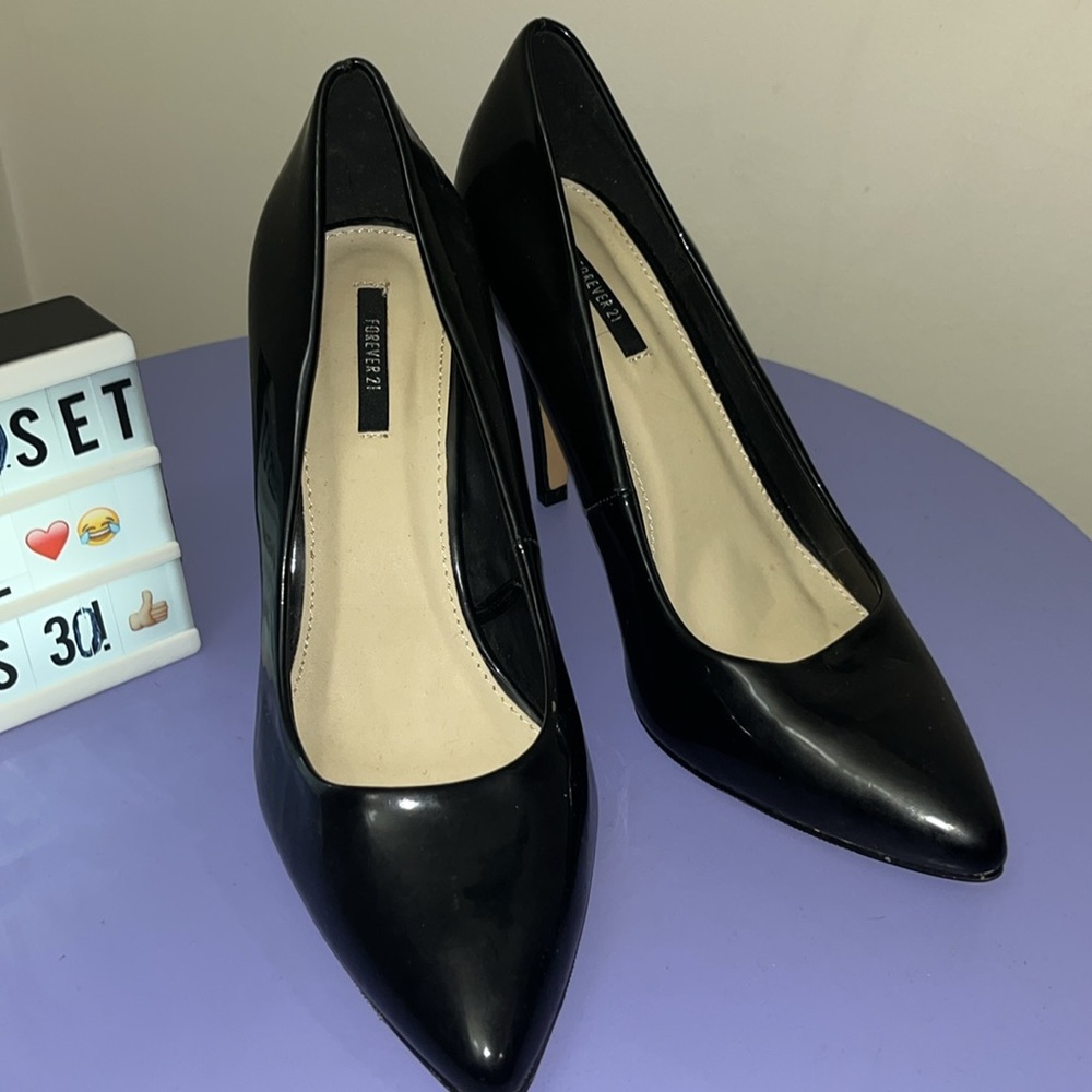 ✨🆕BNWOB!Forever21 Black Shiny Pumps Sz 8-9!!NEVER WORN!BRAND NEW!!👠✨ - Picture 2 of 5